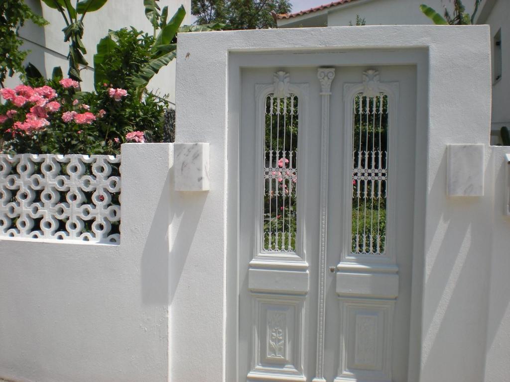 Manolis' House Aparthotel Skiathos Town Exterior photo